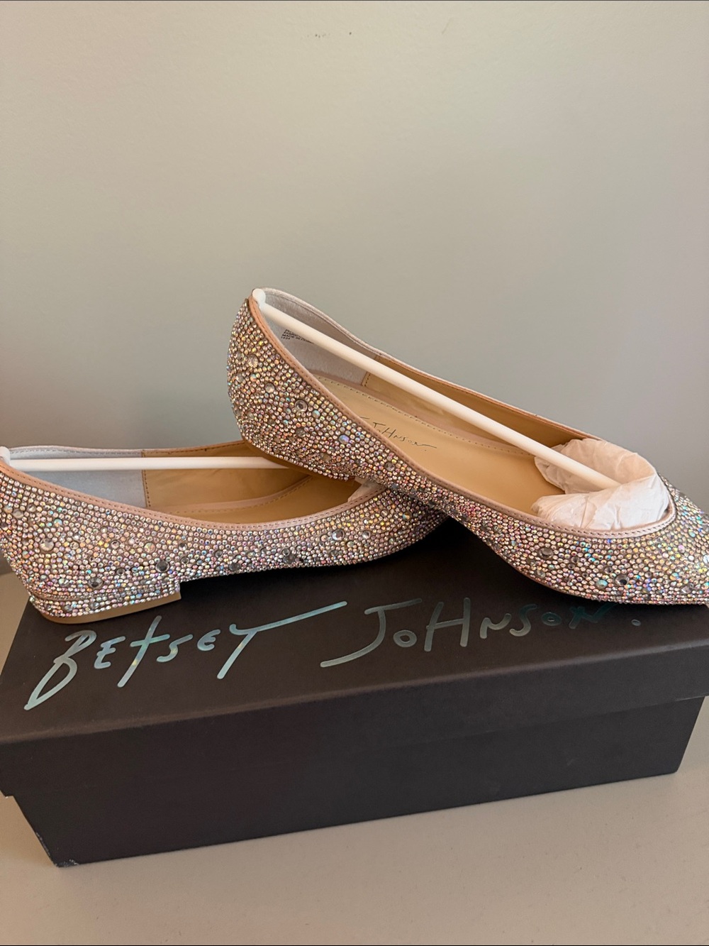 Betsy Johnson SB JUDE NUDE Satin Rhinestone flats mint condition